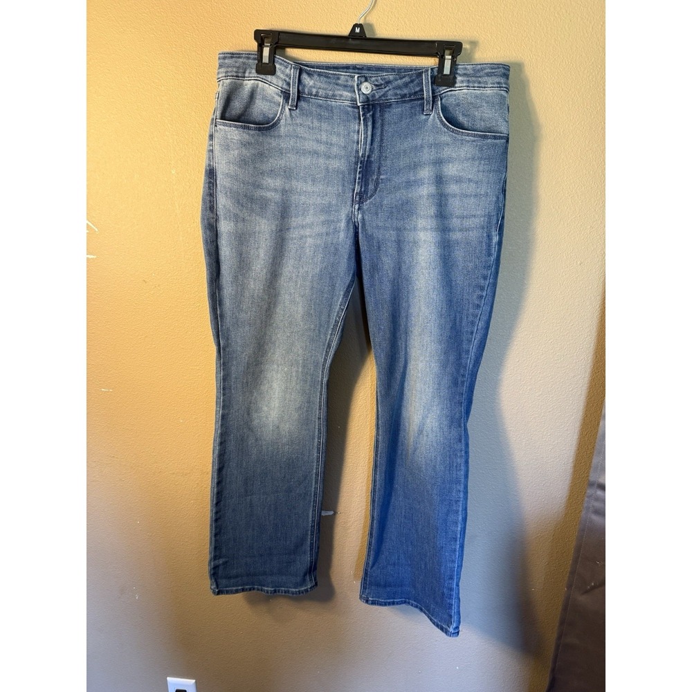 Old Navy Wow Boot-Cut Jeans Women's Size 12 Short Mid Rise Medium Wash Denim - Picture 1 of 7